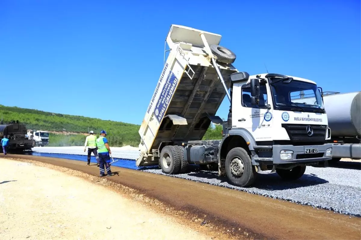 Muğla Büyükşehir 2 bin 450 Km yol çalışması yaptı