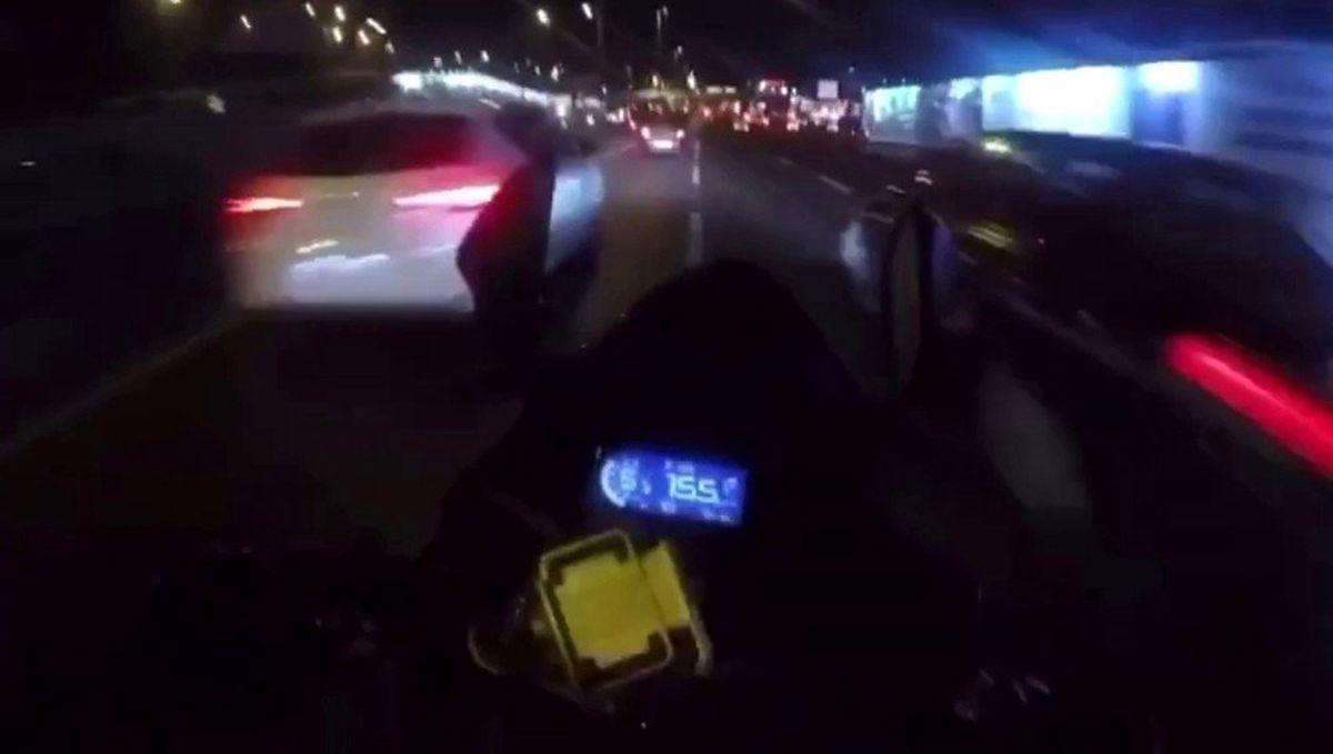 (Özel) E-5\'te motosikletli magandalar "makas" atarak terör estirdi
