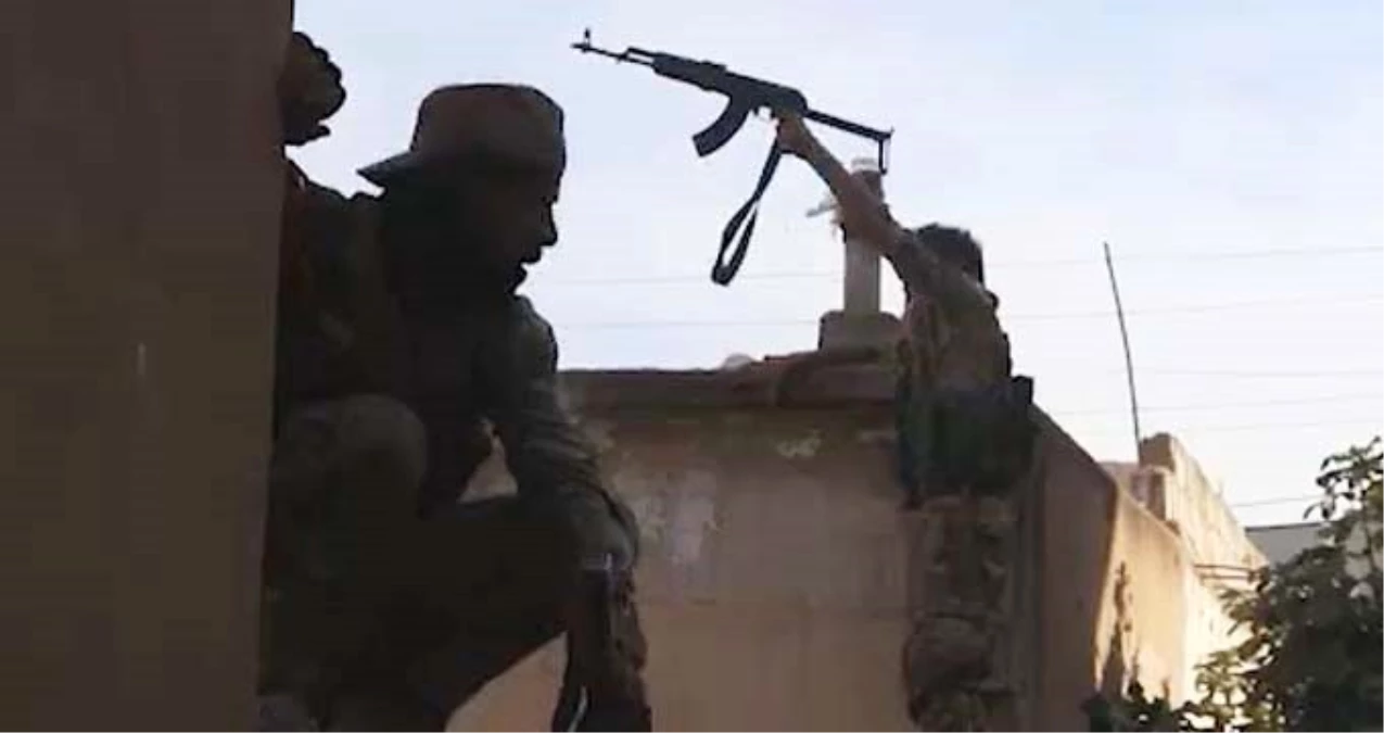 Resulayn\'da Milli Suriye Ordusu ile teröristlerin çatışma anları görüntülendi