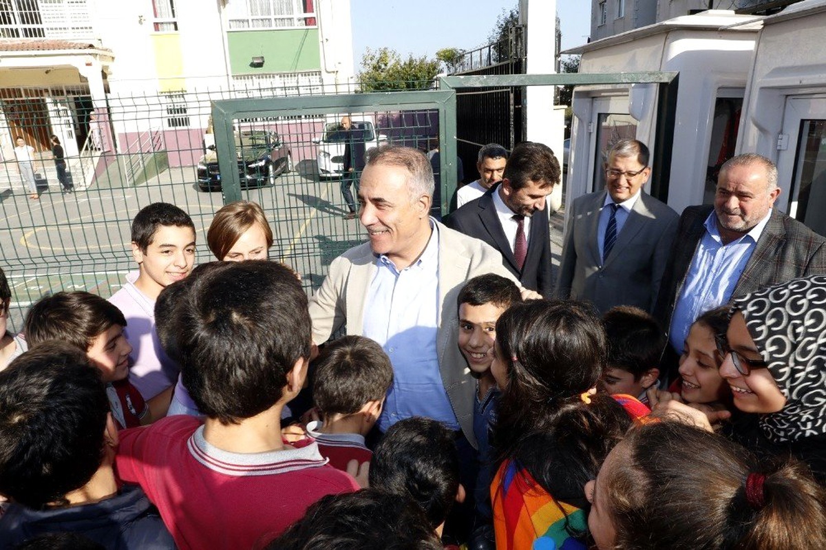 Sultangazi\'de okullara 93 ton temizlik malzemesi desteği