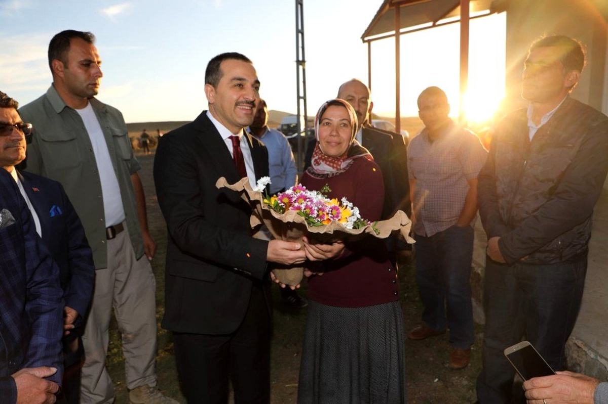Vali Türker Öksüz\'den, kadın çiftçi Songül Yakın\'ı ziyaret etti