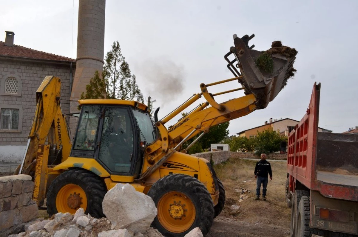 Yumru Kaya Cami\'nde peyzaj düzenlemesi yapılıyor