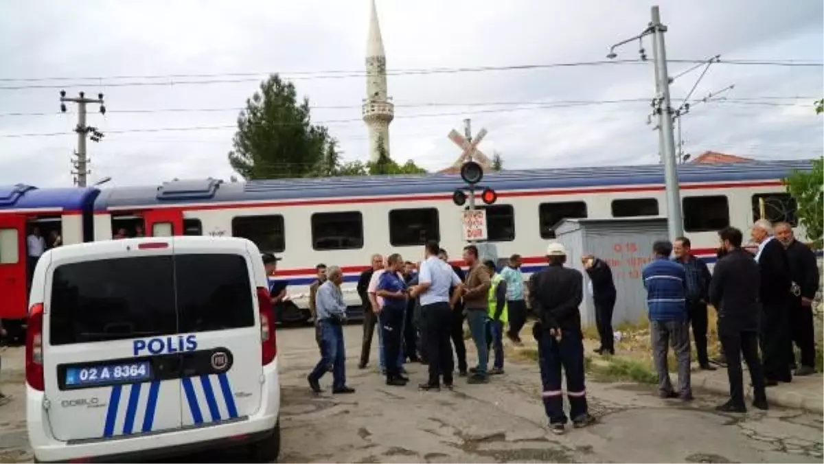 Adıyaman\'da trenin çarptığı kadın öldü