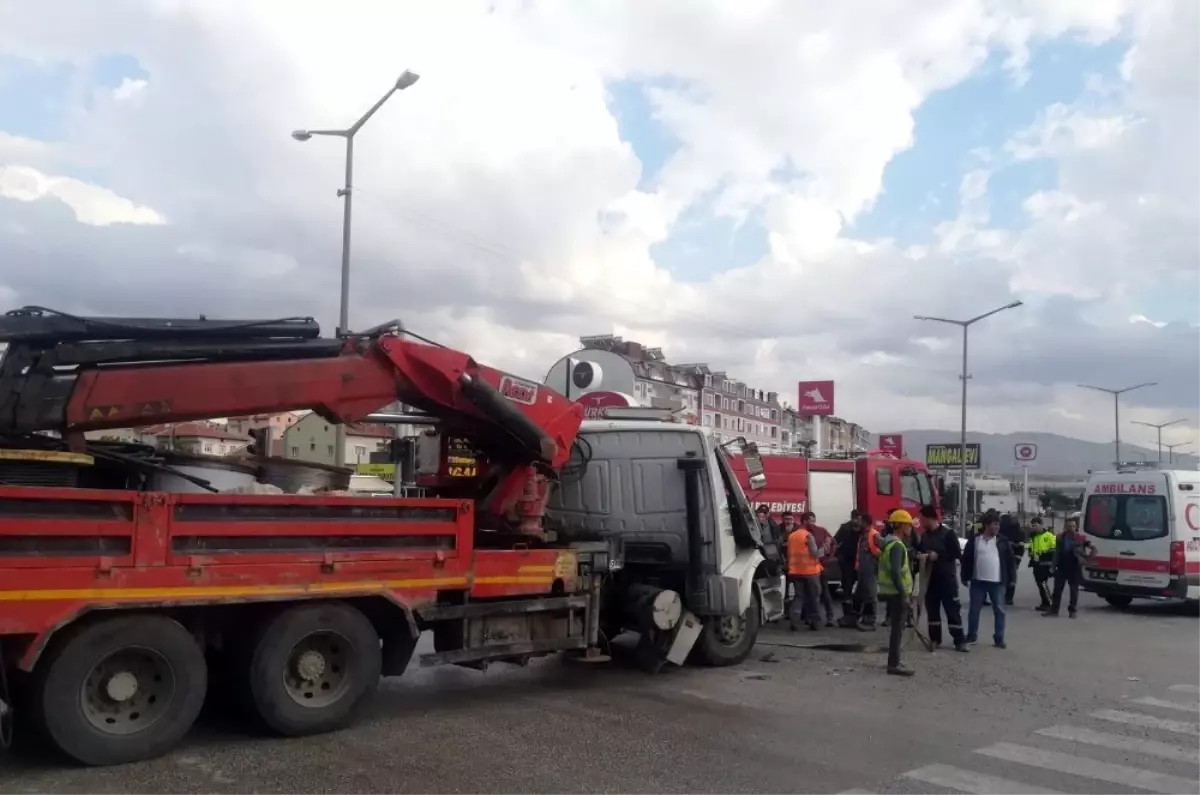 Afyonkarahisar\'da trafik kazası: 3 yaralı