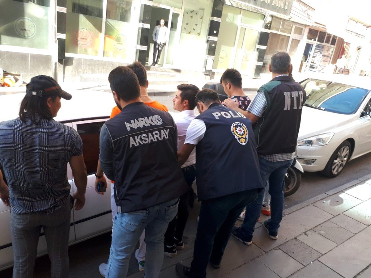 Aksaray\'da Narko Timler okul bölgelerinde sıkı denetimde