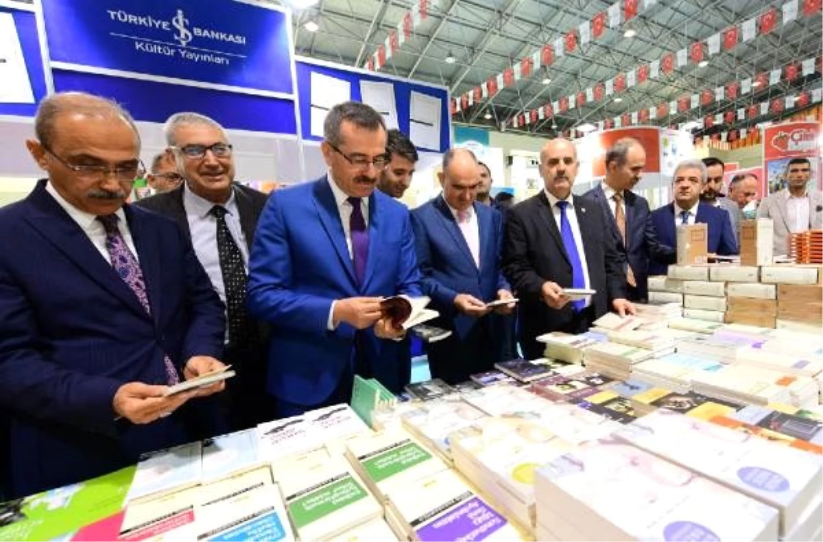 Anadolu\'nun en büyük kitap fuarı Kahramanmaraş\'ta açıldı