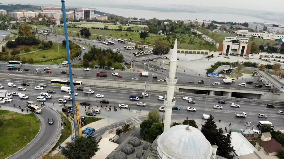 Avcılar\'da minaresi yıkılan caminin diğer minaresinin de sökümüne başlandı