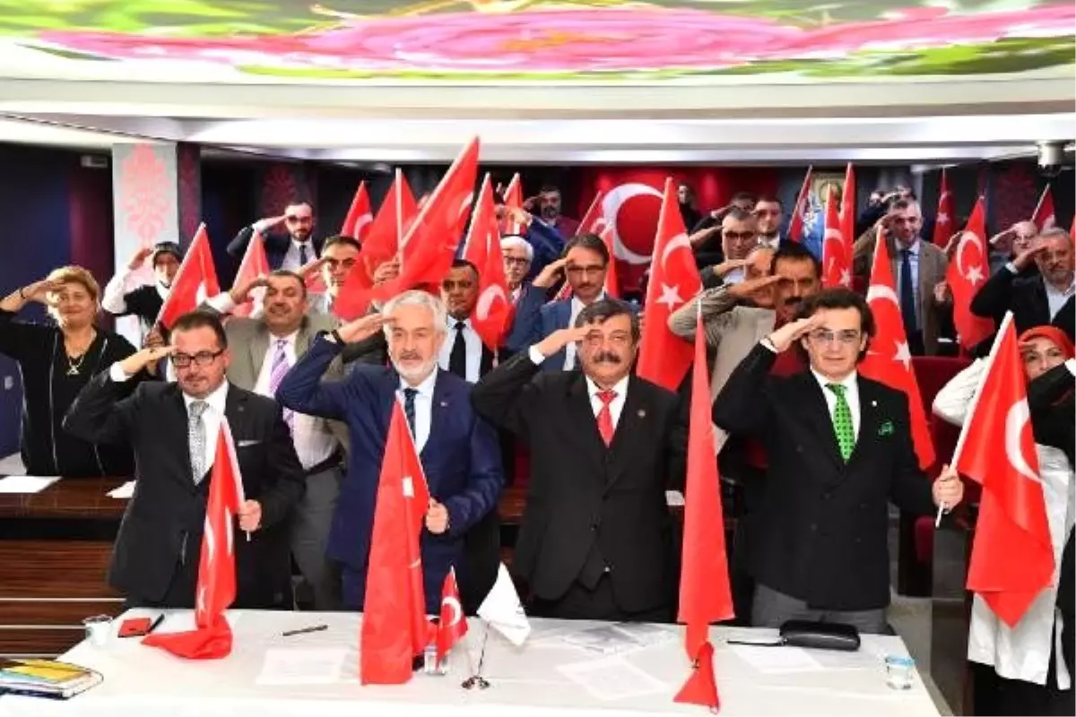 Belediye meclisinde asker selamıyla Mehmetçiğe destek