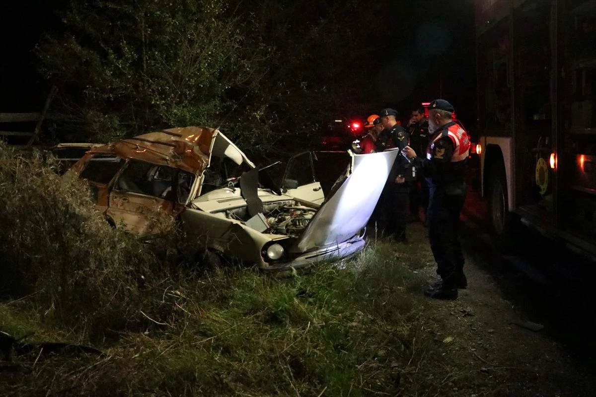 Bolu\'da kamyonla otomobil çarpıştı: 3 ölü