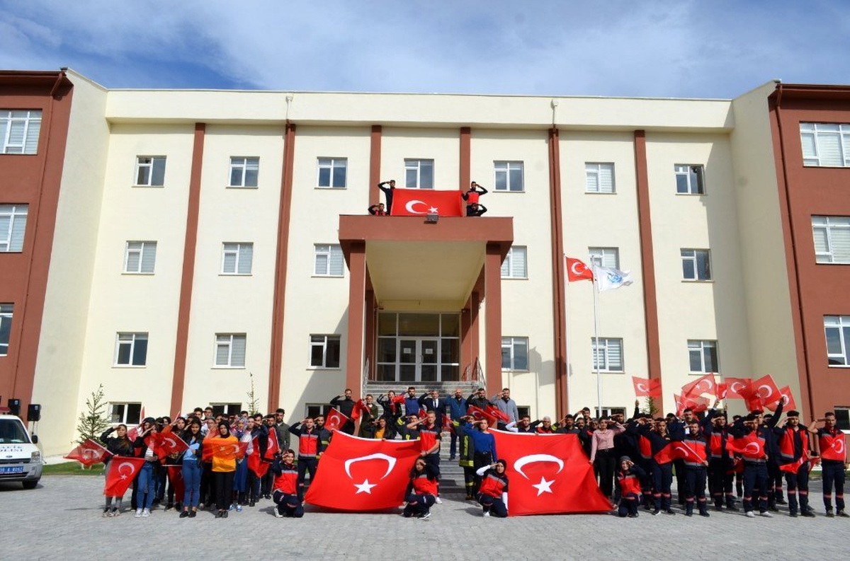Bünyan Meslek Yüksekokulu Akademisyen ve Öğrencilerinden Barış Pınarı Harekâtına Destek