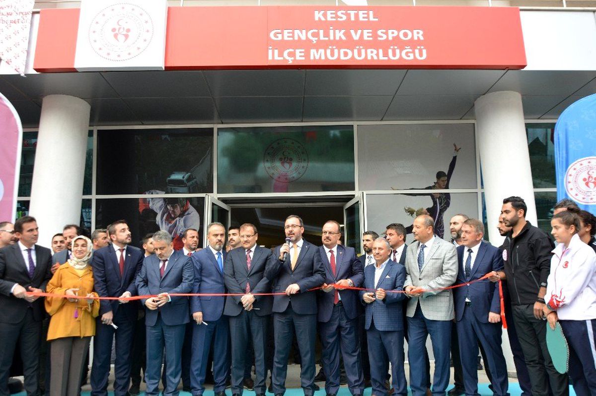 Bursa\'nın ilk Olimpik Buz Pateni-Hokeyi Salonu açıldı