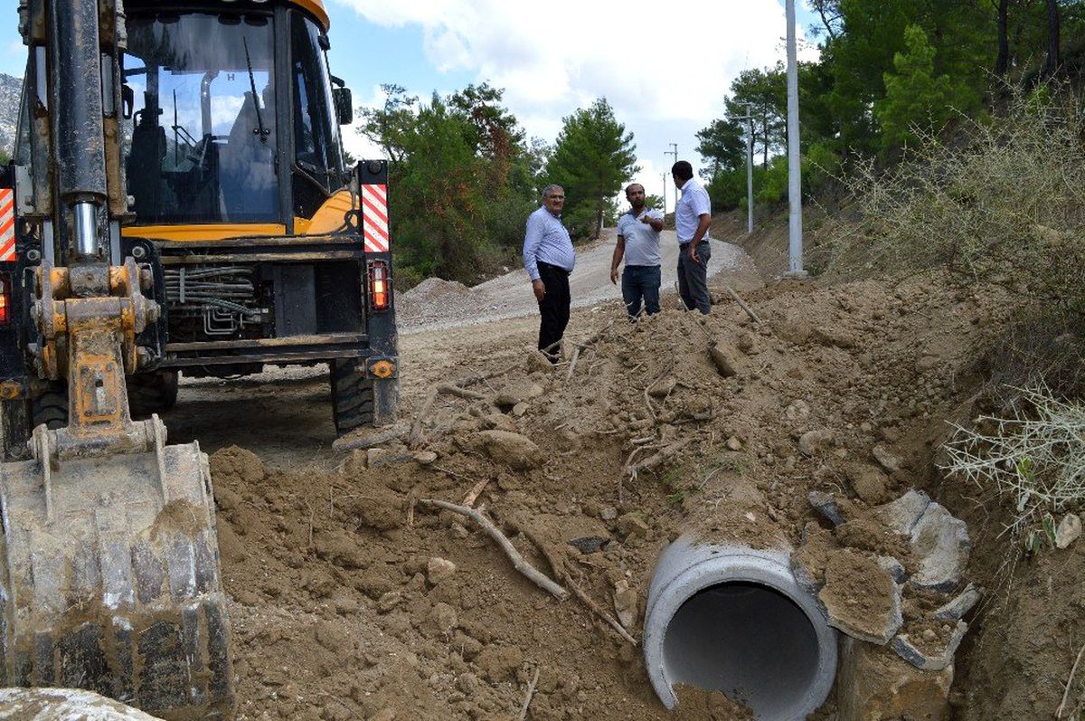 Büyükşehir 16 kilometrelik yolda stabilize çalışması yapıyor