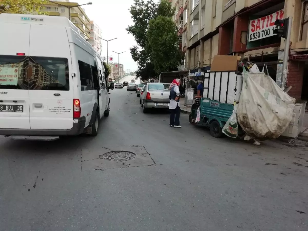 Çocuk koruma mobil ekibi Tarsus\'ta sokak çalışması yaptı