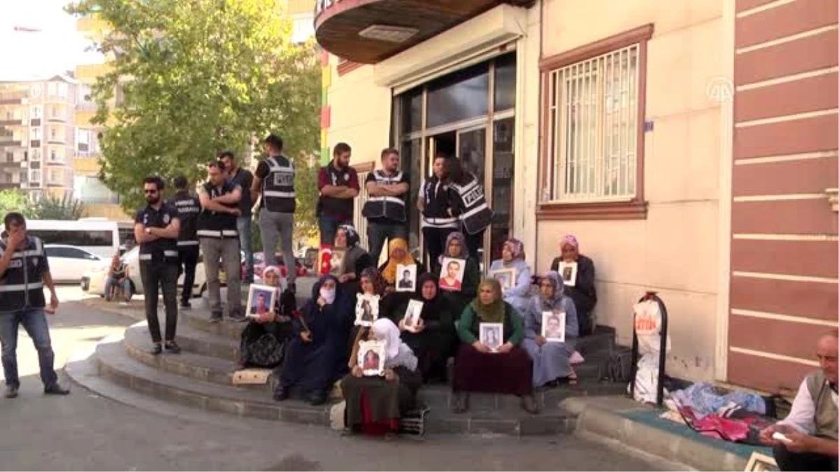 Diyarbakır annelerinin oturma eylemine destek ziyaretleri