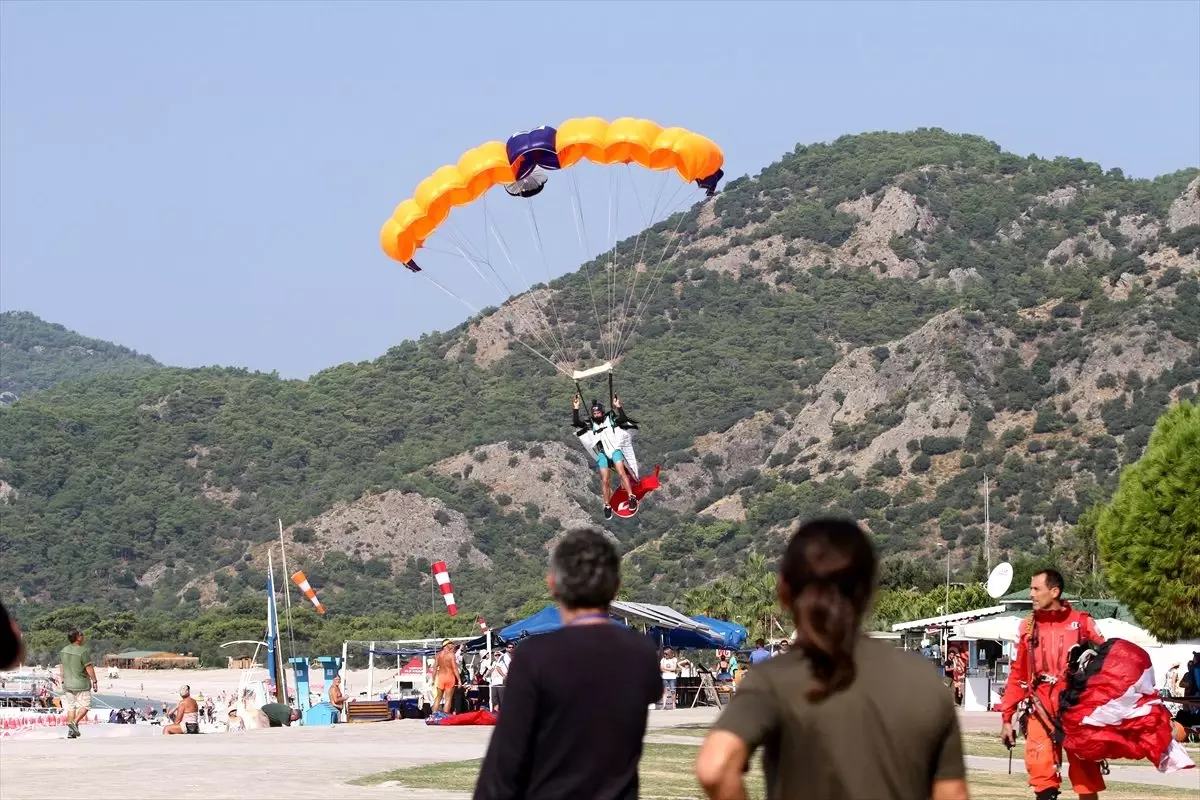 Fransız sporcu, Türk bayrağıyla atlayış yaptı