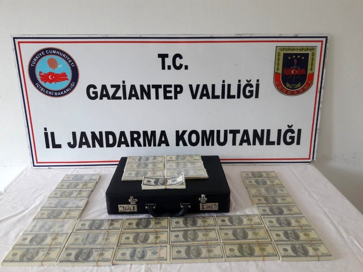 Gaziantep\'te piyasaya sahte dolar süren 2 kişi yakalandı