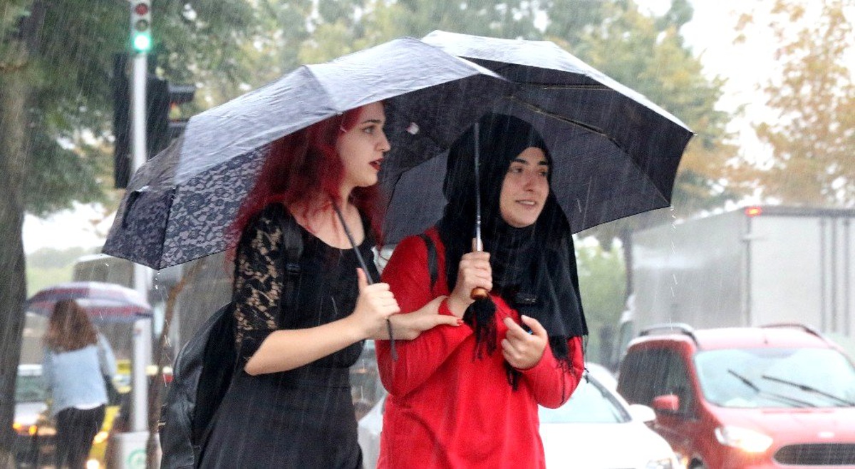 Hava sıcaklığı düşüyor, sağanak yağmura dikkat!