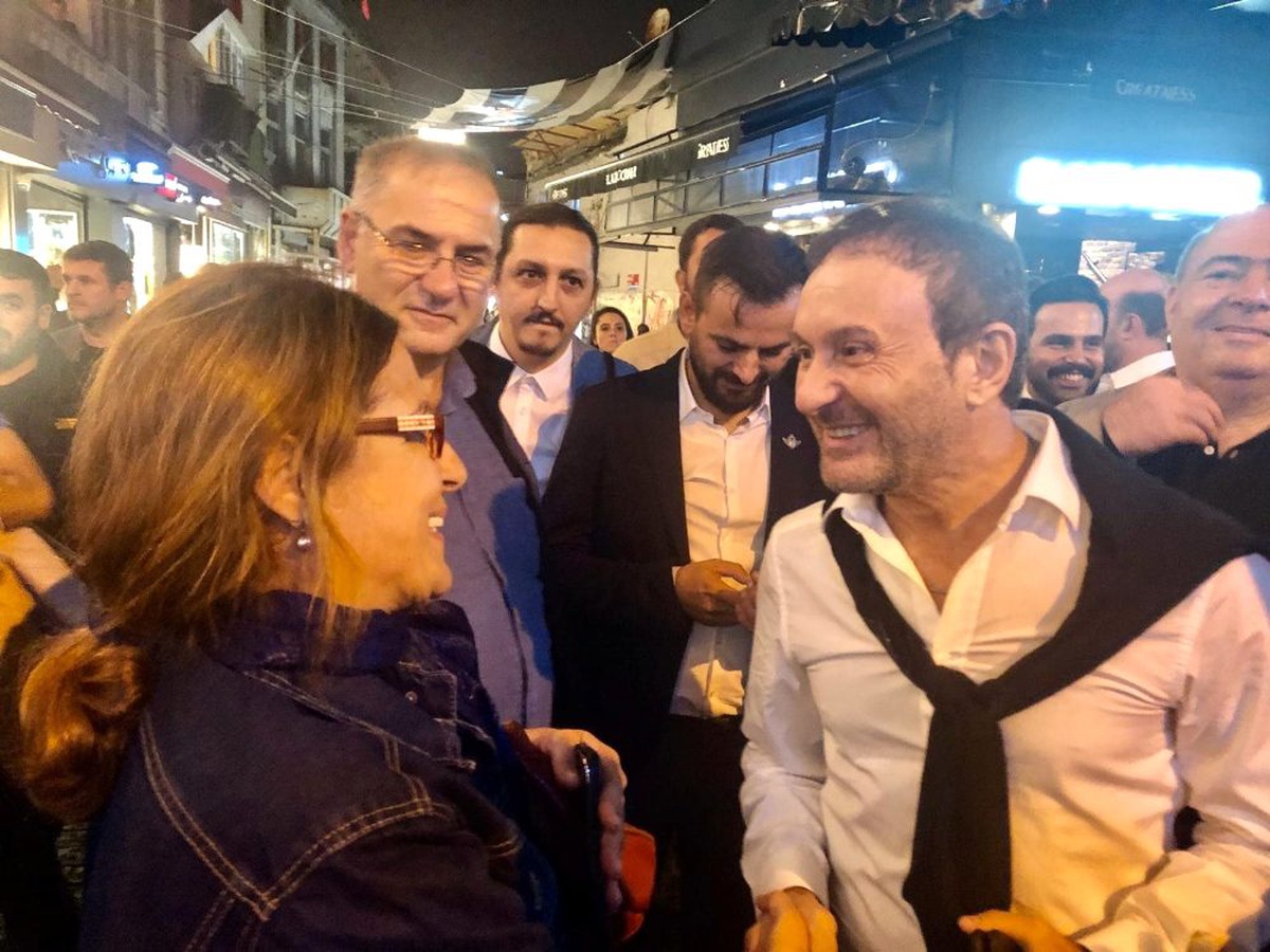 Hürser Tekinoktay, Çarşı\'ya indi