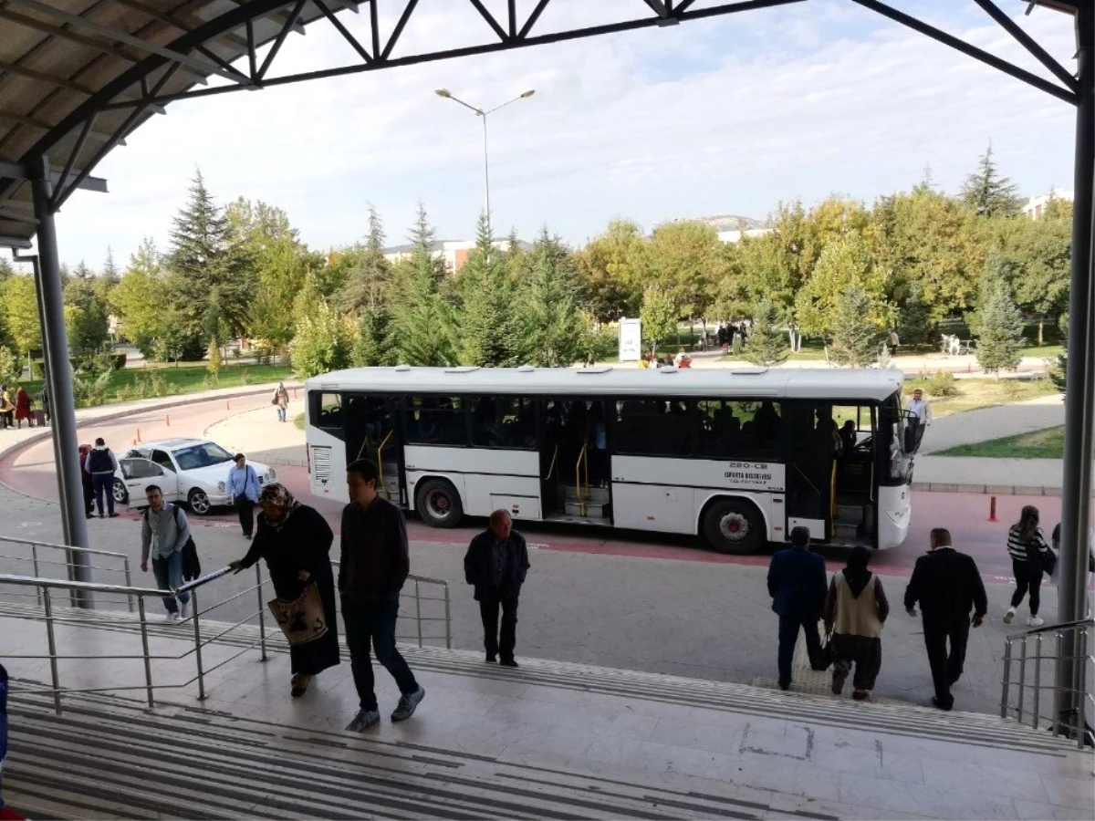 Kahraman şoför, üniversite otobüsünde rahatsızlanan genç kızın hayatını kurtardı