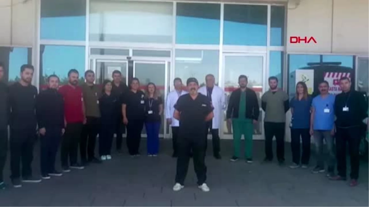 Kars\'ta sağlık çalışanlarından mehmetçik\'e destek selamı