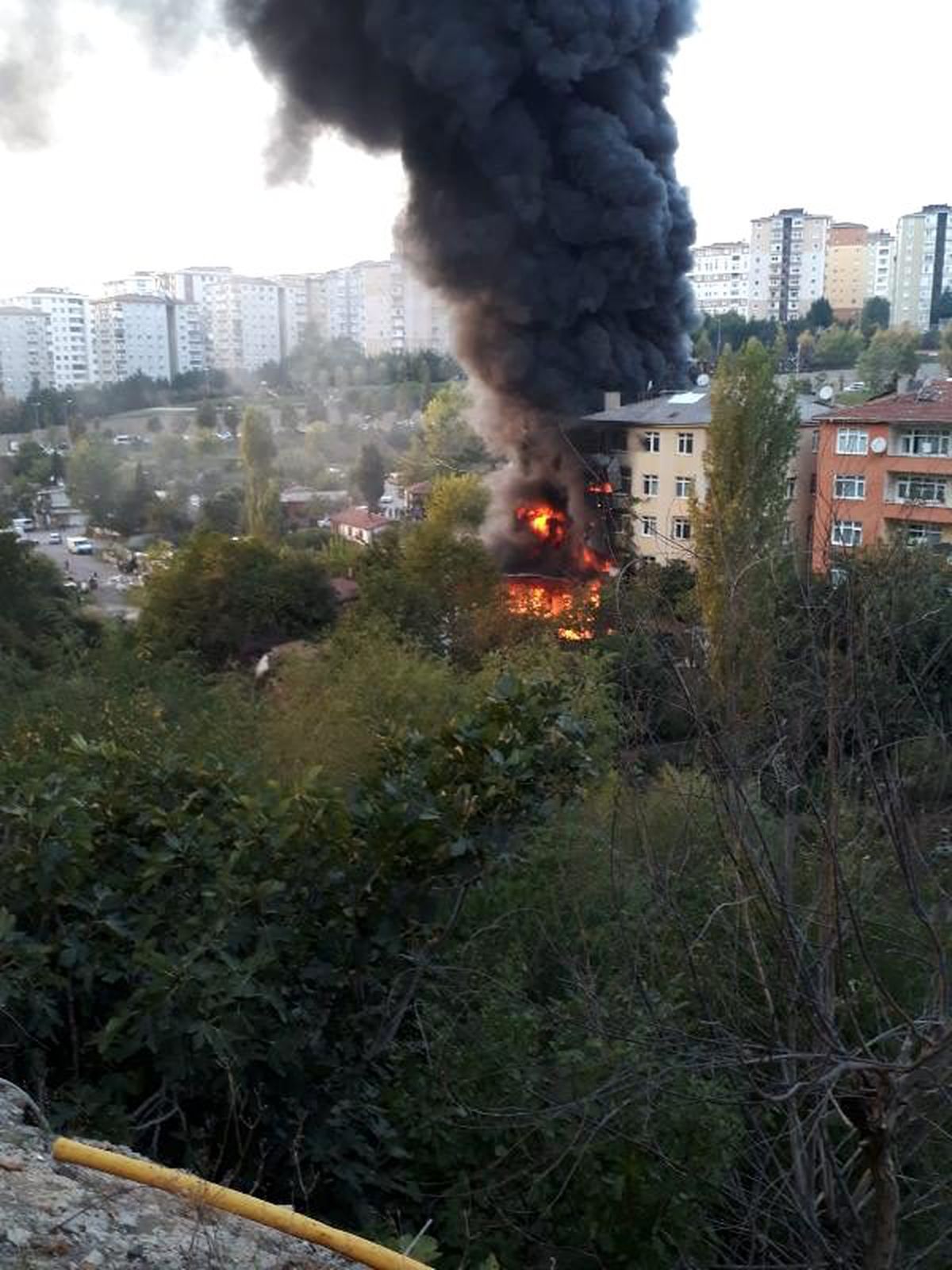 Kartal\'da mobilya atölyesi alev alev yandı
