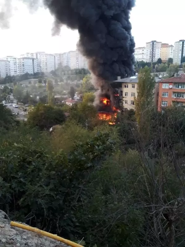 Kartal’da mobilya atölyesi alev alev yandı Son Dakika
