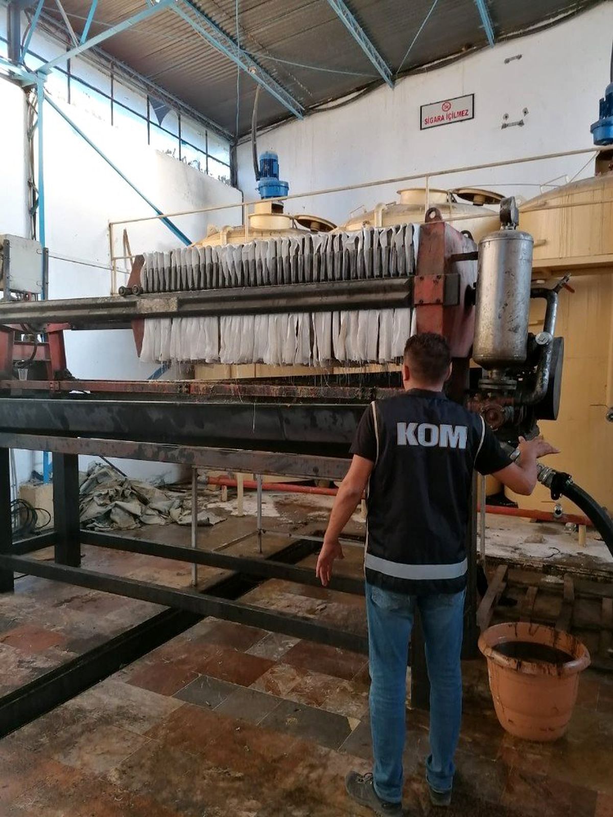 Kemalpaşa\'da 109 ton kaçak akaryakıt ele geçirildi