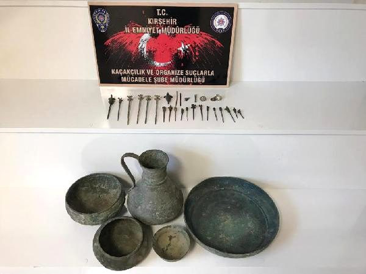Kırşehir\'de Bizans dönemine ait küp ve tabak ele geçirildi