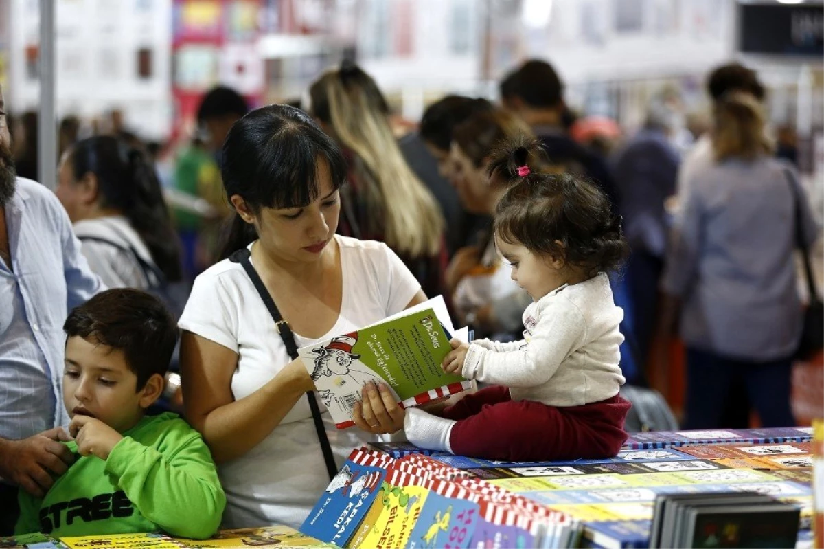 Kitap fuarı rekor ziyaretçi ile devam ediyor