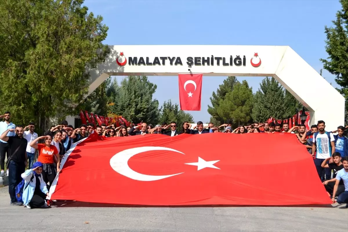 Malatya\'da şehitlik ziyareti