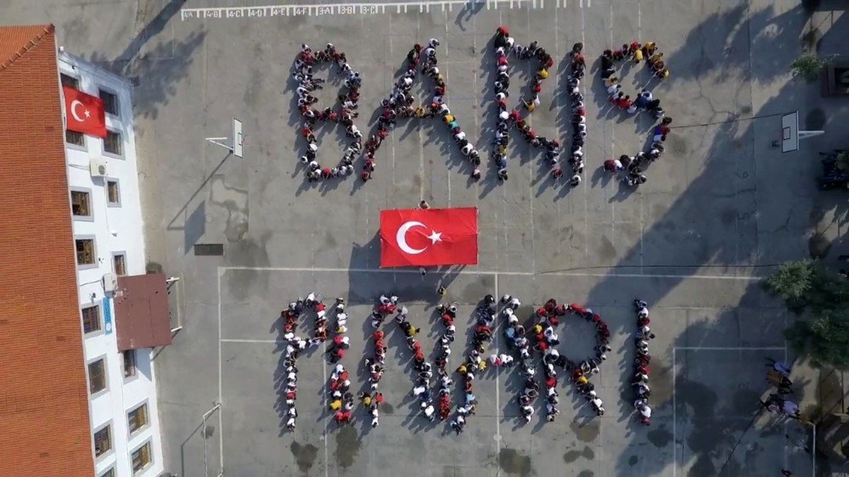 Milaslı öğrencilerden Barış Pınarı Harekatı\'na videolu destek