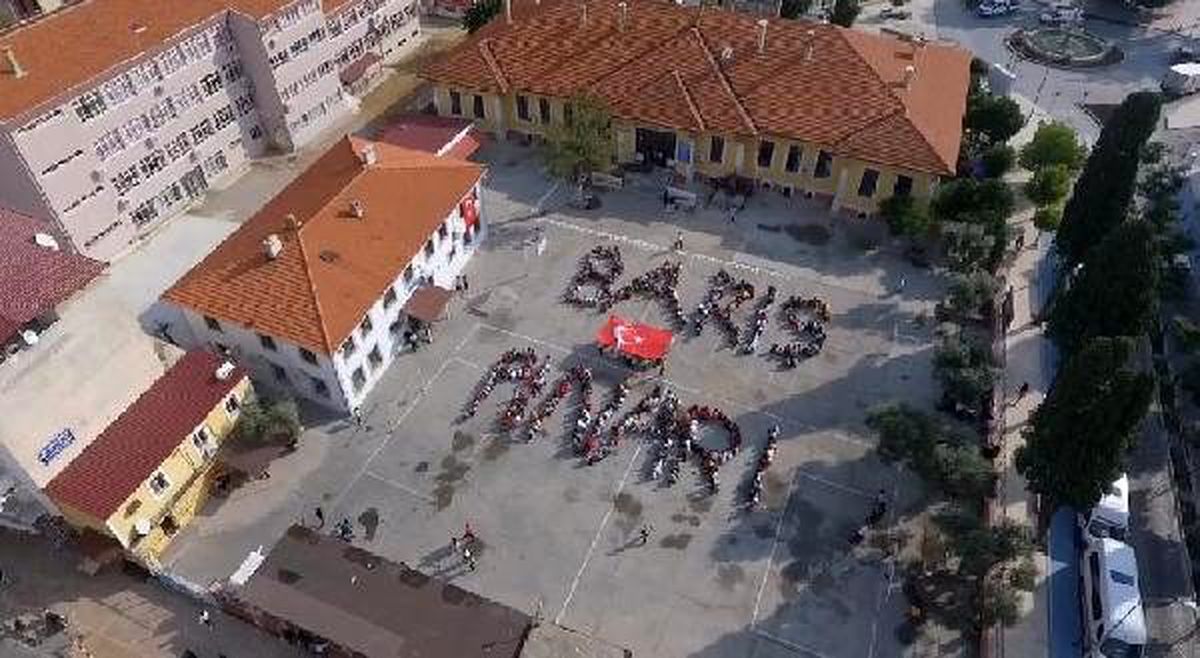 Öğrencilerden \'Barış Pınarı\' koreografisi
