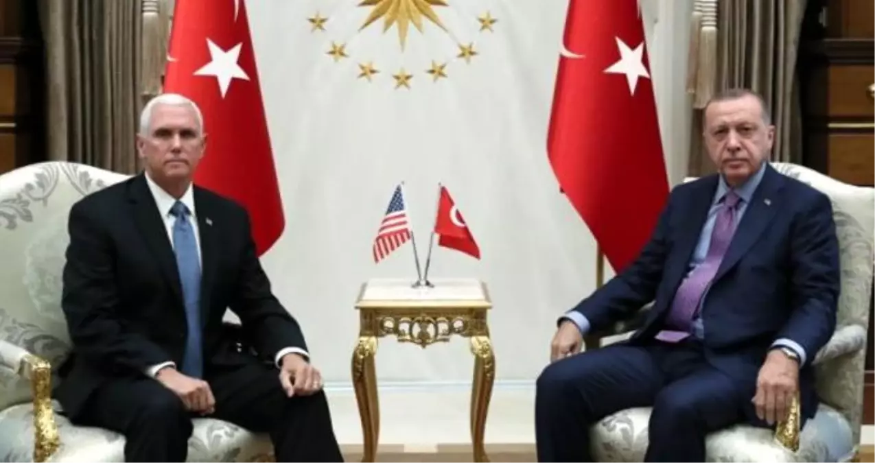 Pence ile Erdoğan görüşmesinde dikkat çeken anlar! Pence sarılmak istedi Erdoğan sadece tokalaştı