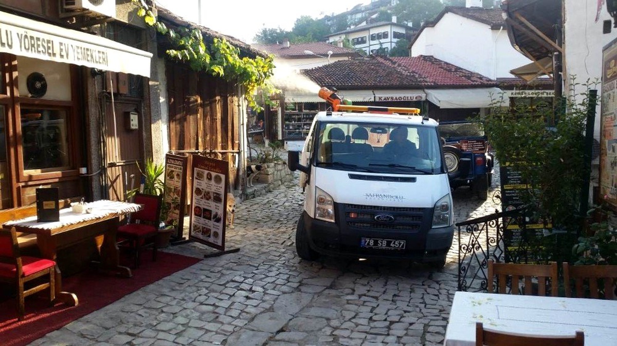 Safranbolu\'da ilaçlama çalışması