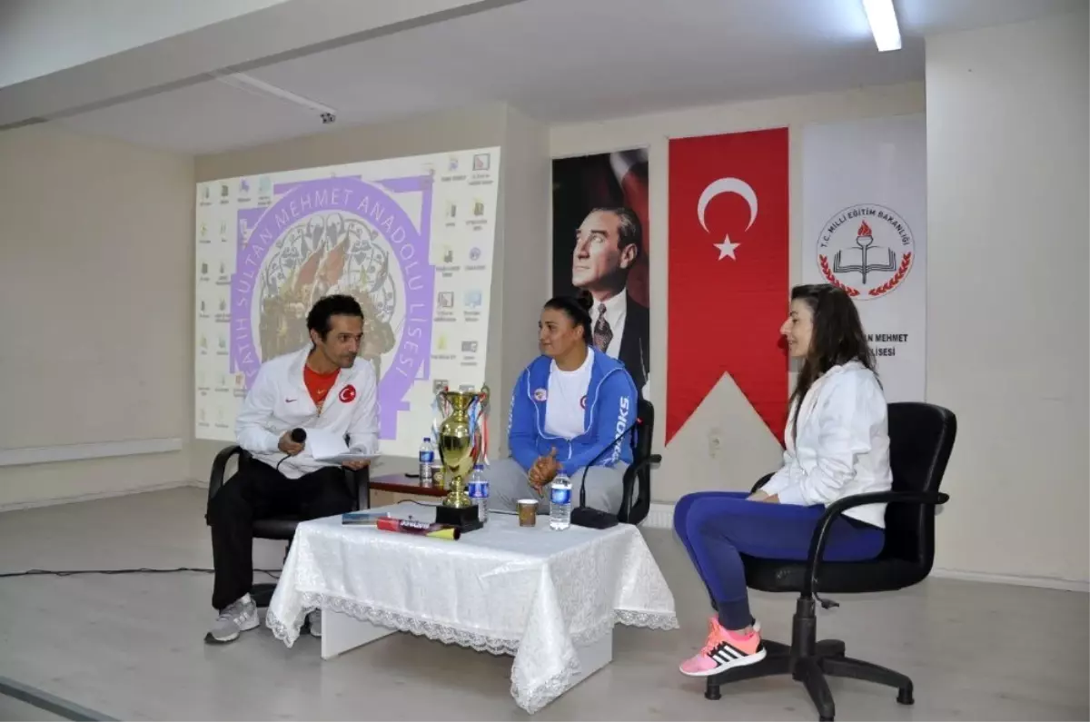 Safranbolu\'da milli sporcu öğrencilerle buluştu