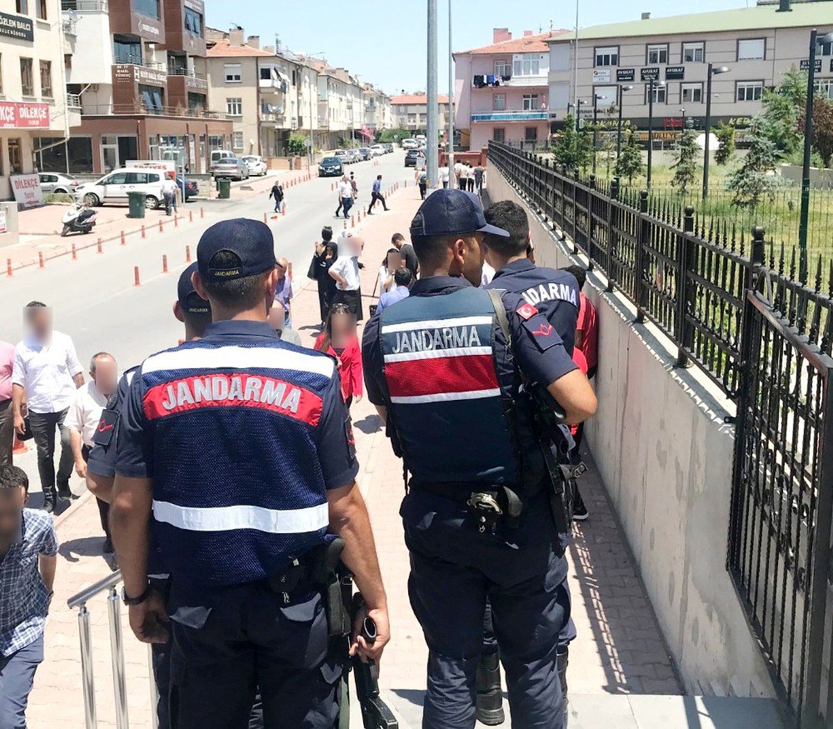 Şantajla cinsel istismara 14 yıl hapis