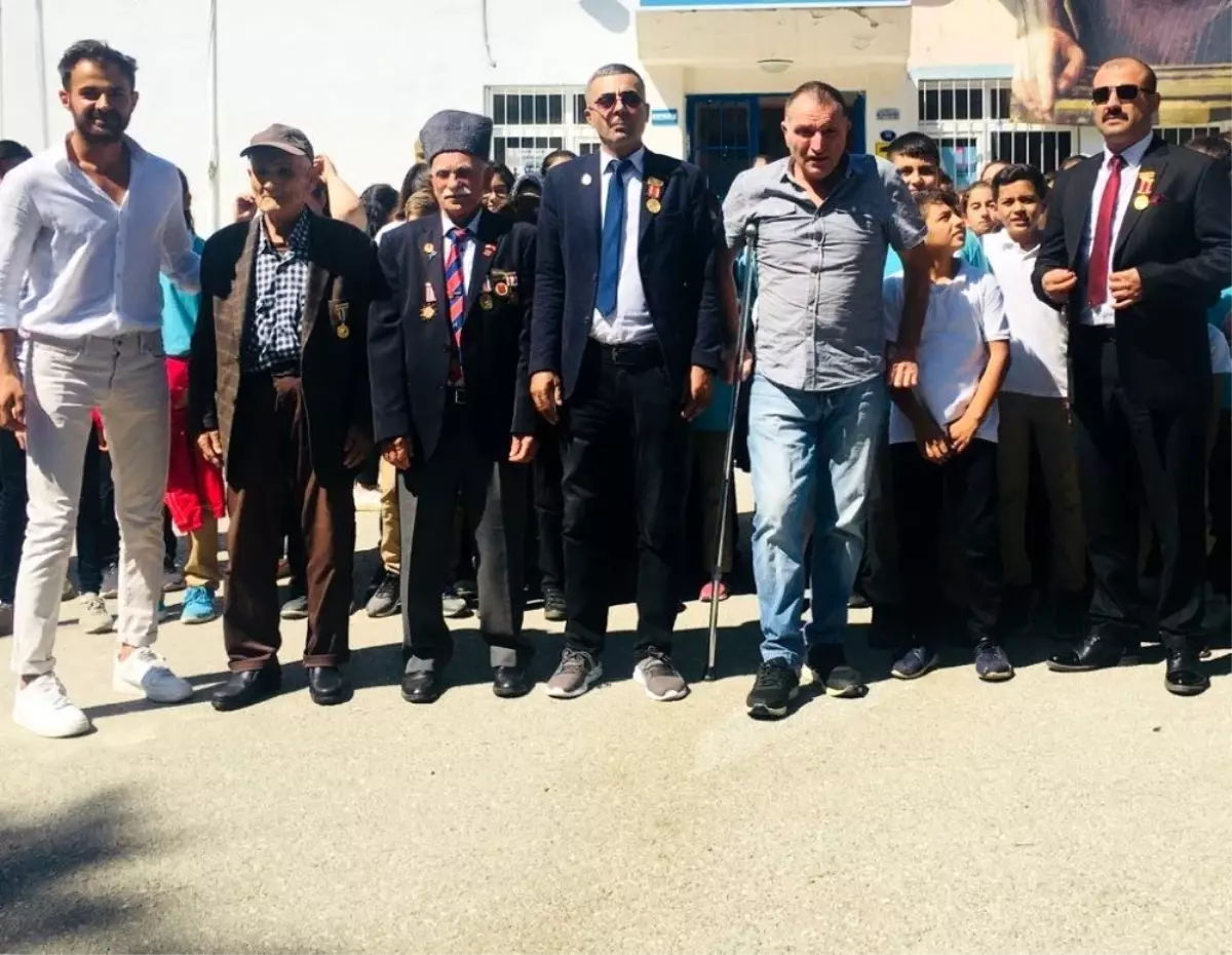 Şehit aileleri ve gazilerden Barış Pınarı Harekatı\'na destek
