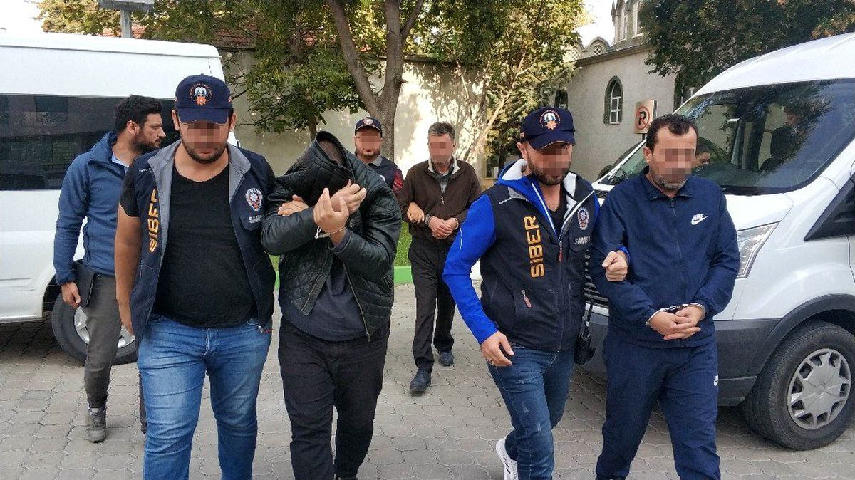 Siber polisini takibiyle kredi kartı kopyalama aparatlarıyla yakalandılar