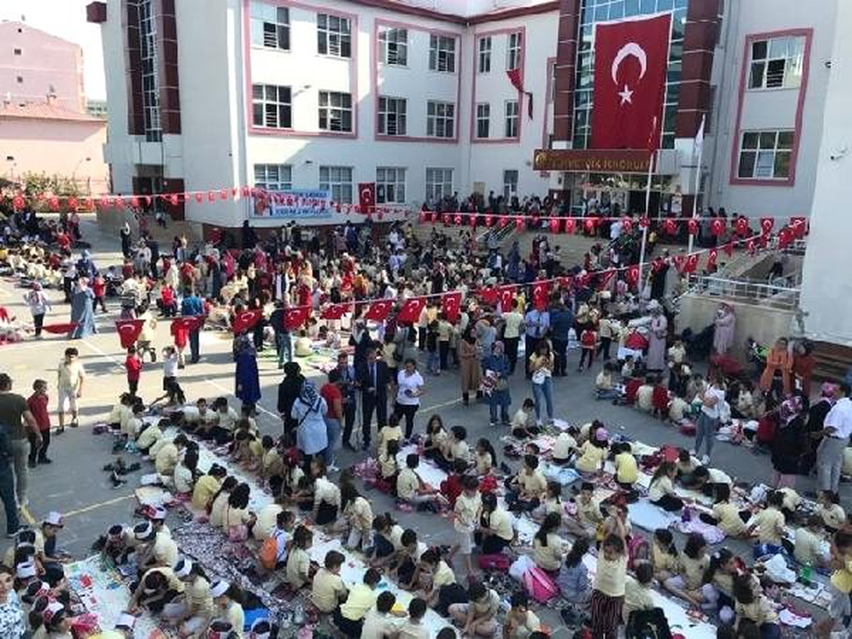 Siirt\'te 1300 öğrenci, Barış Pınarı\'nı çizdi