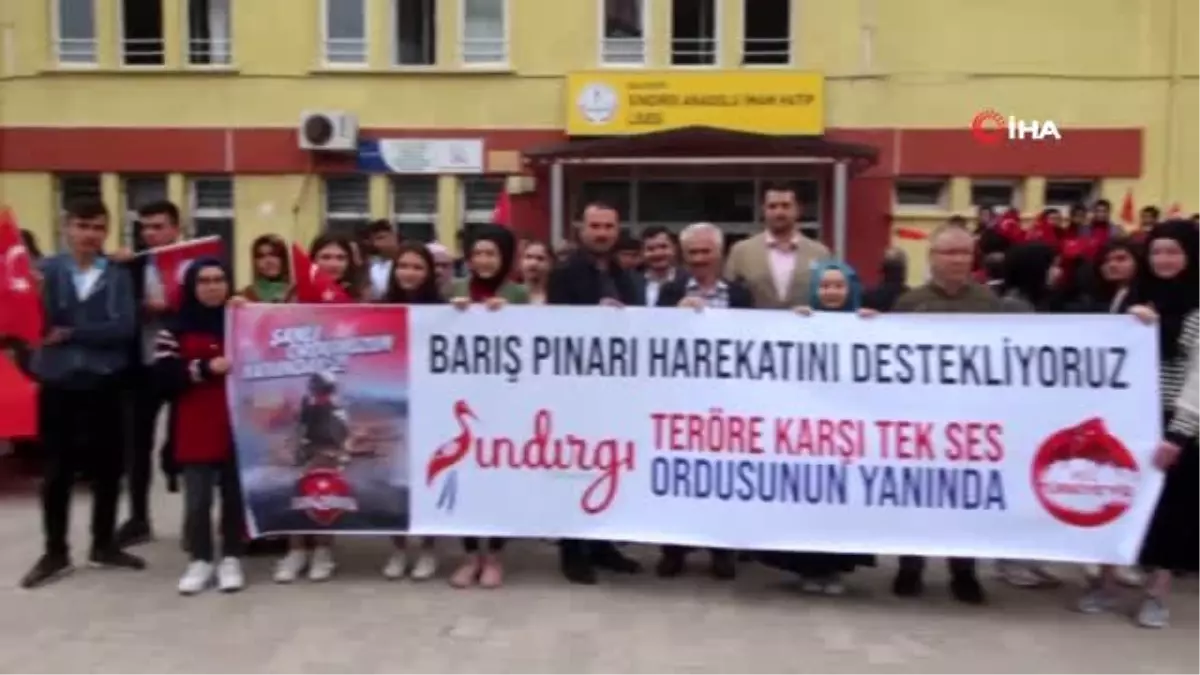 Sındırgı Anadolu İmam Hatip Lisesi öğretmen ve öğrencilerinden Barış Pınarı Harekatı\'na destek