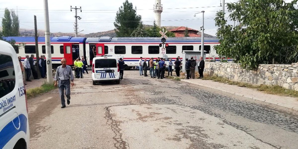 Tren yayaya çarptı