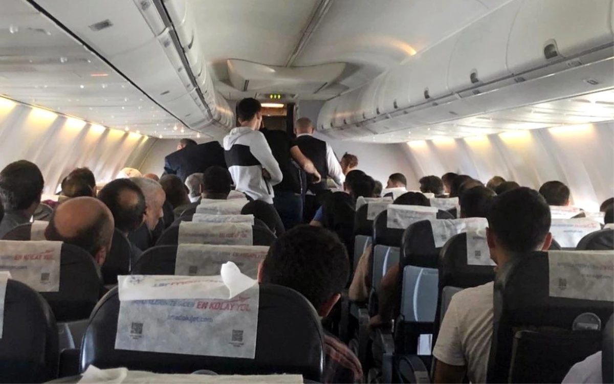 Uçakta epilepsi nöbeti geçiren bebek için uçuş ekibi seferber oldu