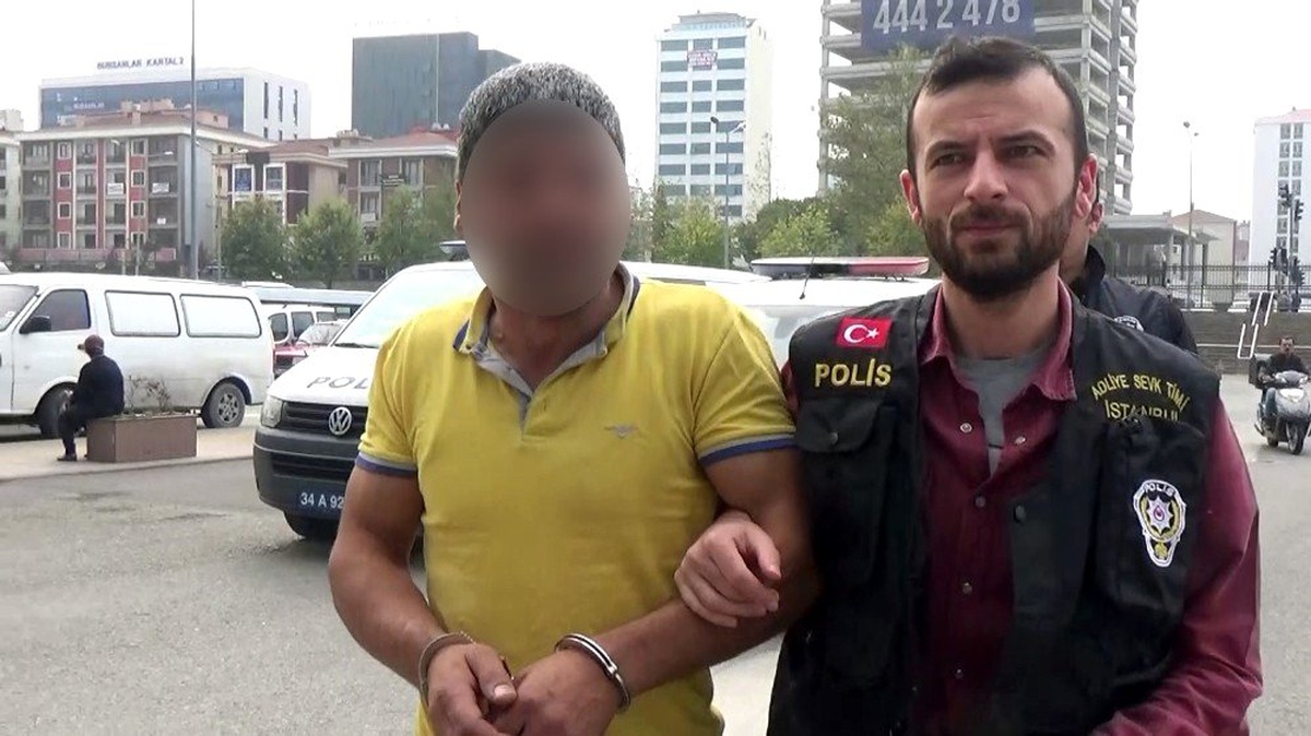 15 Temmuz Şehitler Köprüsü\'nde yolu kapatan silahlı şahıs adliyeye sevk edildi