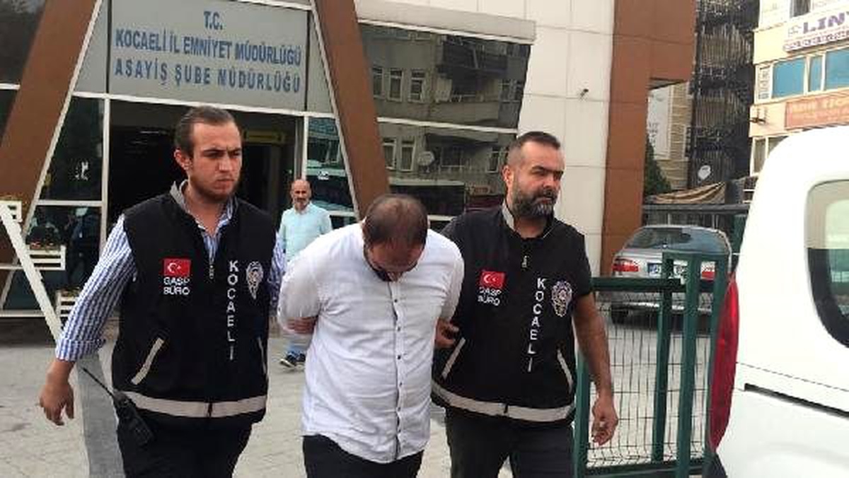 3 kişiyle \'polisiz\' diyerek soygun yapan firari şüpheli yakalandı