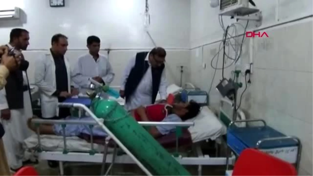 Afganistan\'da camideki patlamalarda ölü sayısı 62\'ye yükseldi