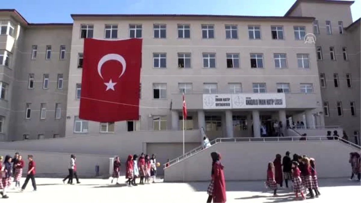 Ağrılı öğrencilerden Mehmetçik\'e destek