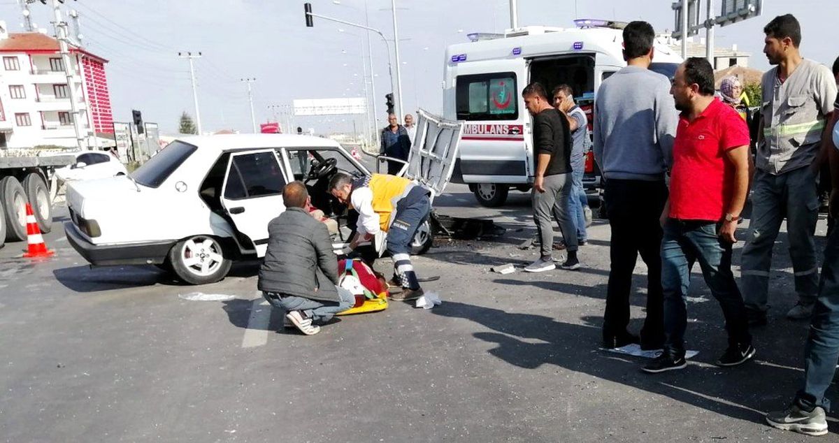 Aksaray\'da trafik kazası: 4 yaralı
