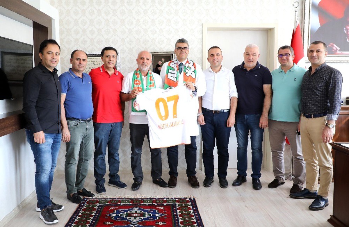 Alanyaspor\'dan Lakadamyalı\'ya \'hayırlı olsun\' ziyareti