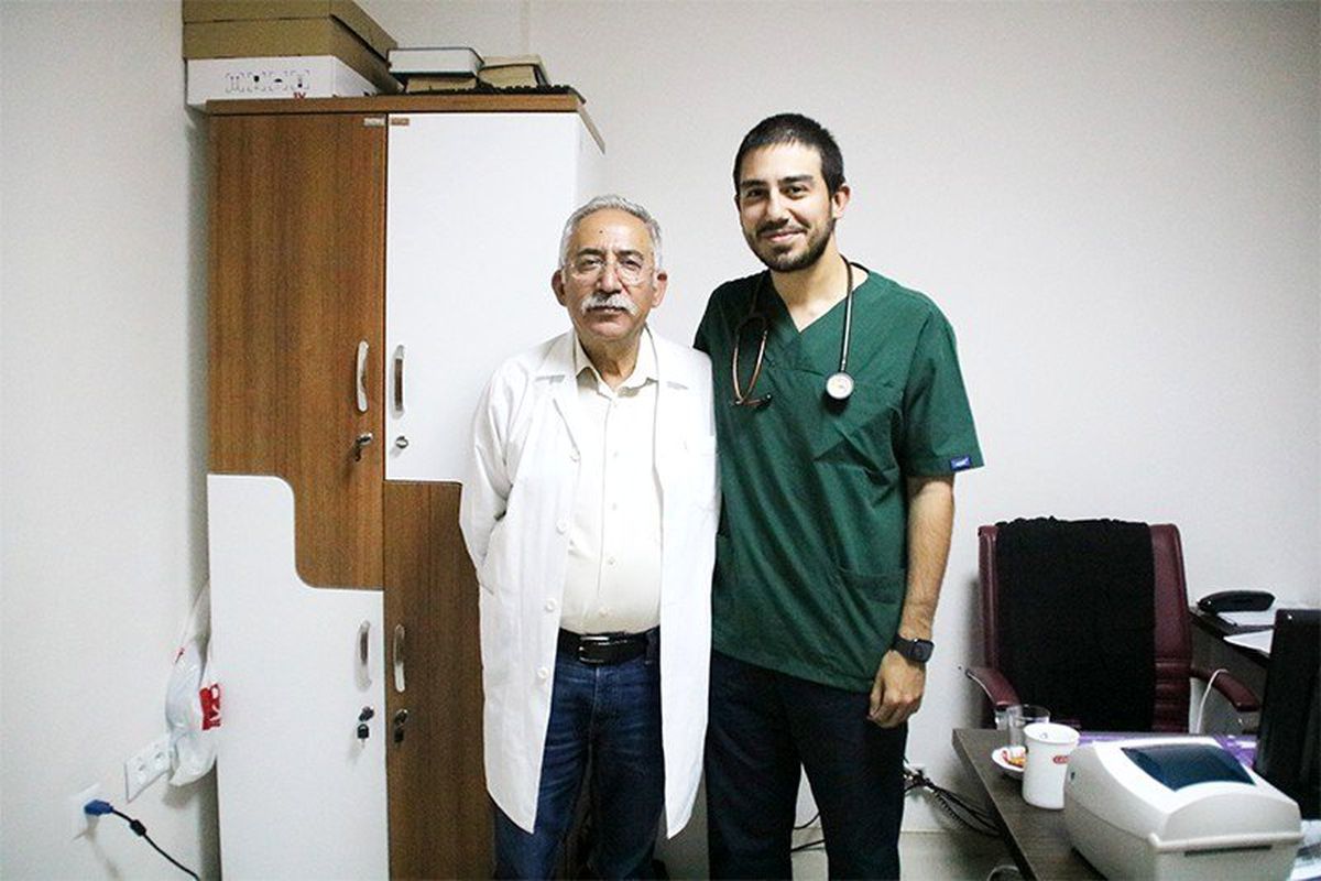 Baba-oğul aynı hastanede doktor olarak görev yapıyor