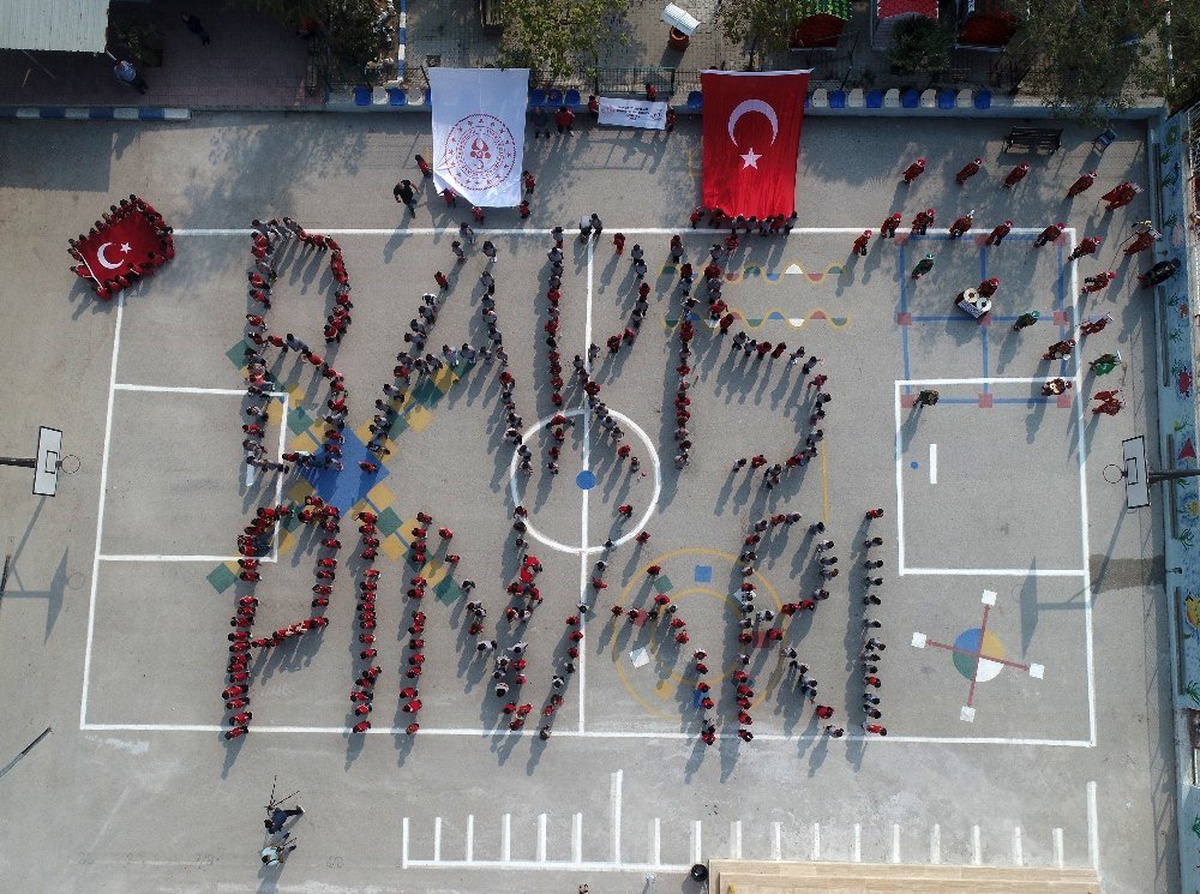 Bedenleriyle \'Barış Pınarı\' yazan öğrencilerden Mehmetçiğe destek